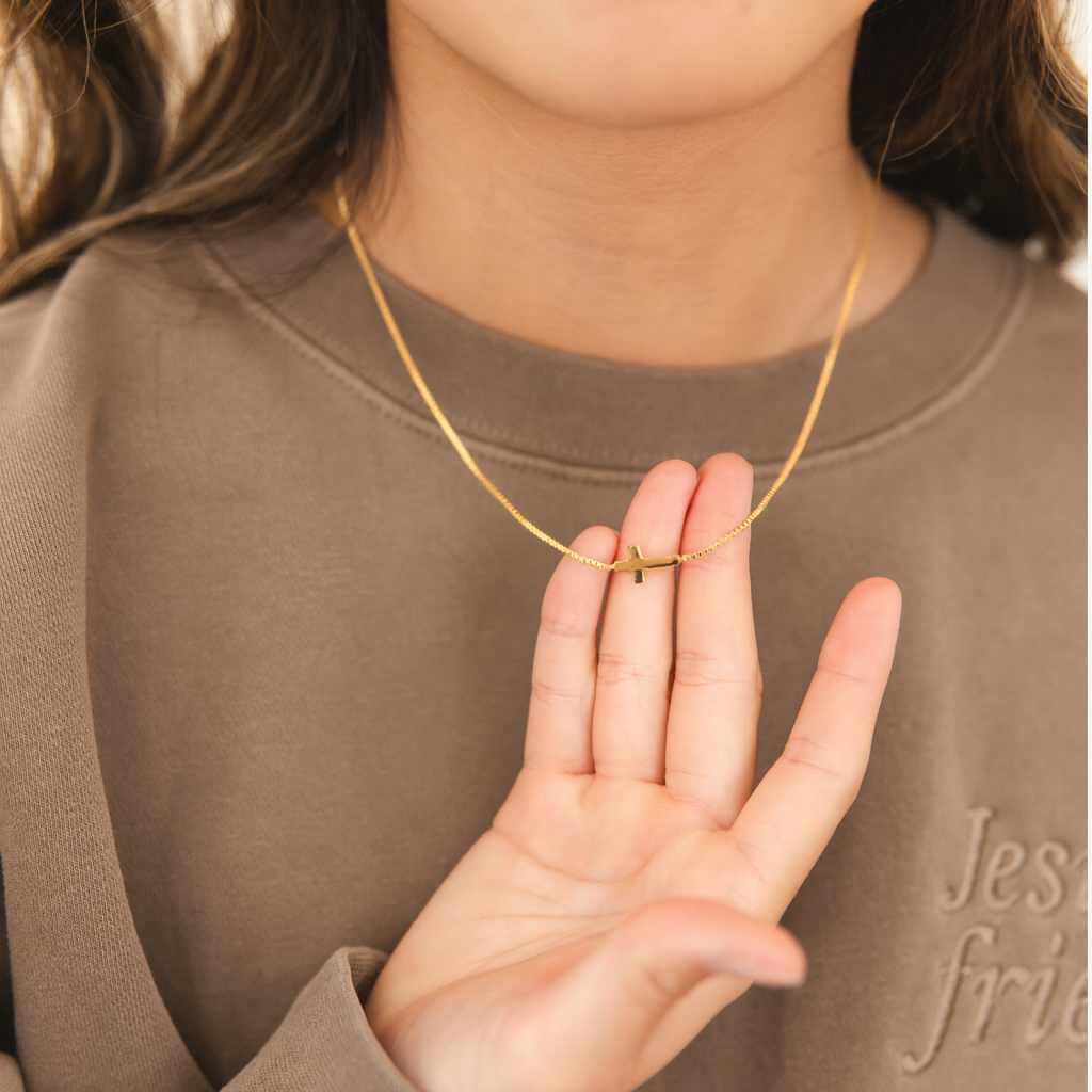 Pre-Sale Everyday Dainty Cross Necklace – 18k Gold, Waterproof & Tarnish-Free